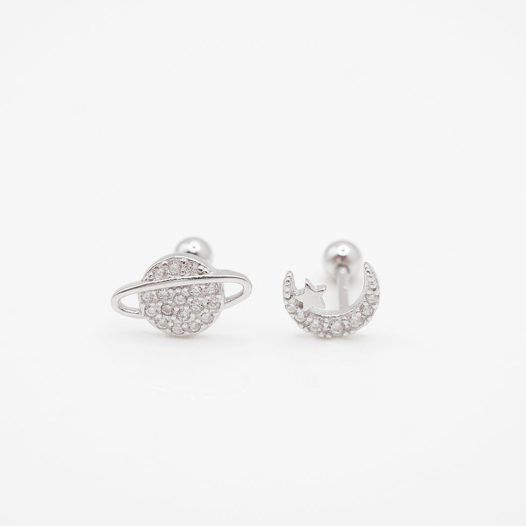 925 sterling silver Hypoallergenic it’s suitable for sensitive skin.
Perfect accessory,graduation gift,wear every day,Romantic surprise,Glamorous sparkle,mother's Day.925純銀星月星球轉珠耳環，簡約精緻，適合約會穿搭，童趣款式，甜蜜約會搭配，浪漫禮物，日常百搭配件。