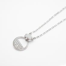 Load image into Gallery viewer, 925 sterling silver four-leaf clover mother of pearl  necklace with adjustable extension chain.
anniversary gift,wear every day,for lover,unique style,FashionJewelry,mother&#39;s Day gift.
925 純銀四葉貝母晶鑽項鍊，獨特的禮物，生日驚喜，浪漫禮物，高級質感，周年紀念禮物，優雅氣質，適合出席重要場合，母親節禮物推薦。

