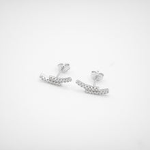 Load image into Gallery viewer, 925 sterling silver Hypoallergenic it’s suitable for sensitive skin.
elegant style,shiny accessories,Teacher’s Day gift,suitable for traveling,Romantic surprise.925純銀雙行弧線排鑽耳環，優雅低調，簡約百搭，犒賞自己的禮物，周年紀念禮物，氣質風格，適合出遊約會穿搭。

