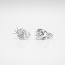 Load image into Gallery viewer, 925 sterling silver Hypoallergenic it’s suitable for sensitive skin.
shiny accessories,special day gift,gift for her,wear every day,trendy design,popular style,Glamorous sparkle.925純銀皇冠心鑽耳環，甜美精緻，適合約會穿搭，氣質出眾，適合各種場合，生日送禮首選。
