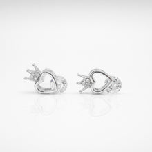 Load image into Gallery viewer, 925 sterling silver Hypoallergenic it’s suitable for sensitive skin.
shiny accessories,special day gift,gift for her,wear every day,trendy design,popular style,Glamorous sparkle.925純銀皇冠心鑽耳環，甜美精緻，適合約會穿搭，氣質出眾，適合各種場合，生日送禮首選。

