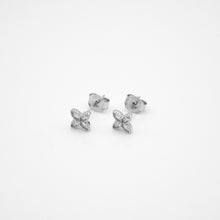 Load image into Gallery viewer, 925 sterling silver Hypoallergenic it’s suitable for sensitive skin.
for best friend,trendy design,delicate gift,shiny accessories,Chinese Valentine&#39;s Day,anniversary surprise.925純銀十字花水鑽耳環，精緻閃亮，日常百搭，適合約會穿搭，氣質迷人，任何場合都可搭配。

