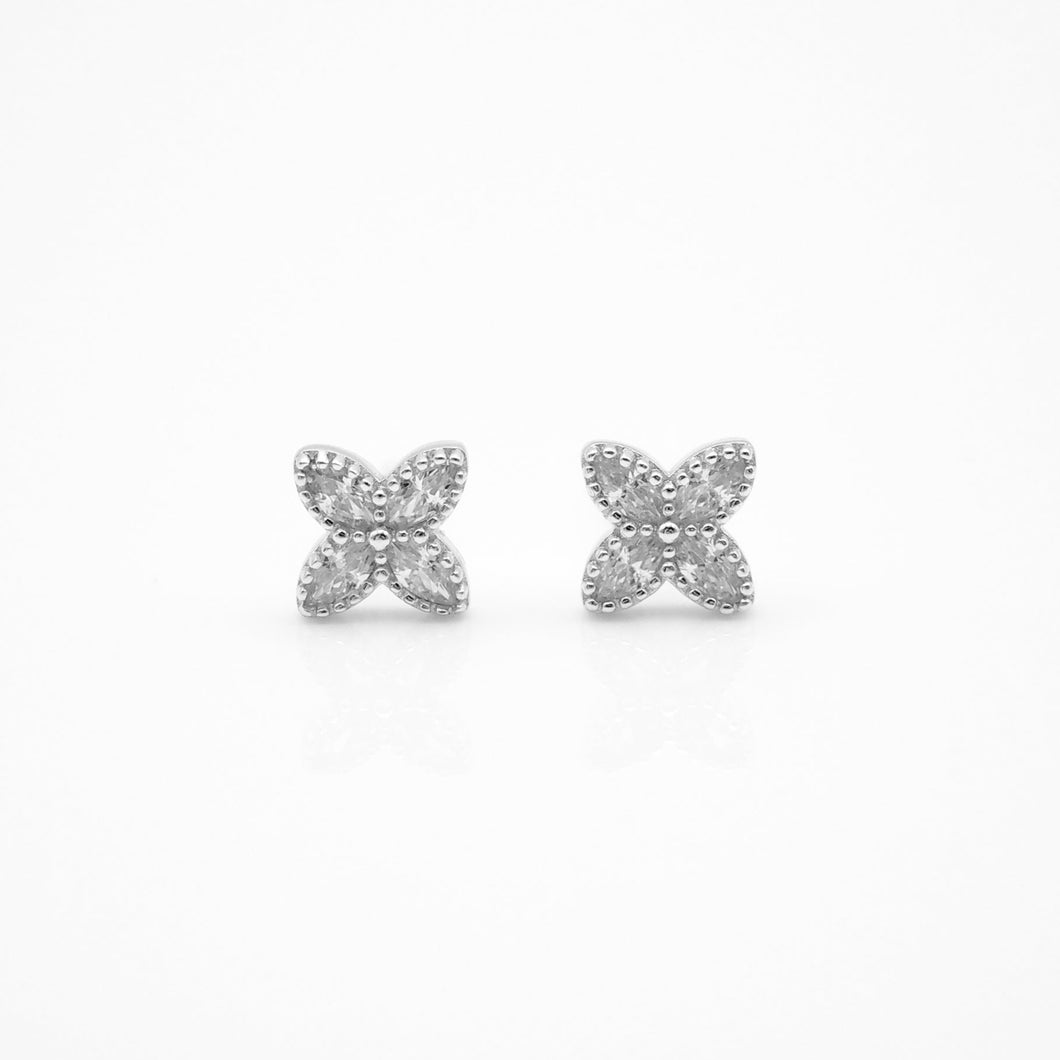 925 sterling silver Hypoallergenic it’s suitable for sensitive skin.
for best friend,trendy design,delicate gift,shiny accessories,Chinese Valentine's Day,anniversary surprise.925純銀十字花水鑽耳環，精緻閃亮，日常百搭，適合約會穿搭，氣質迷人，任何場合都可搭配。
