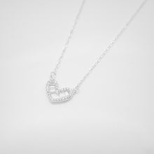 Load image into Gallery viewer, 925 sterling silver heart motif crystal necklace with adjustable extension chain.
Perfect gift BFF,for lover,beautiful accessories,suitable for traveling,Romantic surprise.925 純銀四葉貝母晶鑽項鍊，獨特的禮物，浪漫驚喜，告白禮物，優雅時尚，適合約會穿搭，母親節禮物推薦。

