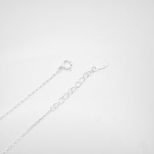 Load image into Gallery viewer, 925 sterling silver heart motif crystal necklace with adjustable extension chain.
Perfect gift BFF,for lover,beautiful accessories,suitable for traveling,Romantic surprise.925 純銀四葉貝母晶鑽項鍊，獨特的禮物，浪漫驚喜，告白禮物，優雅時尚，適合約會穿搭，母親節禮物推薦。

