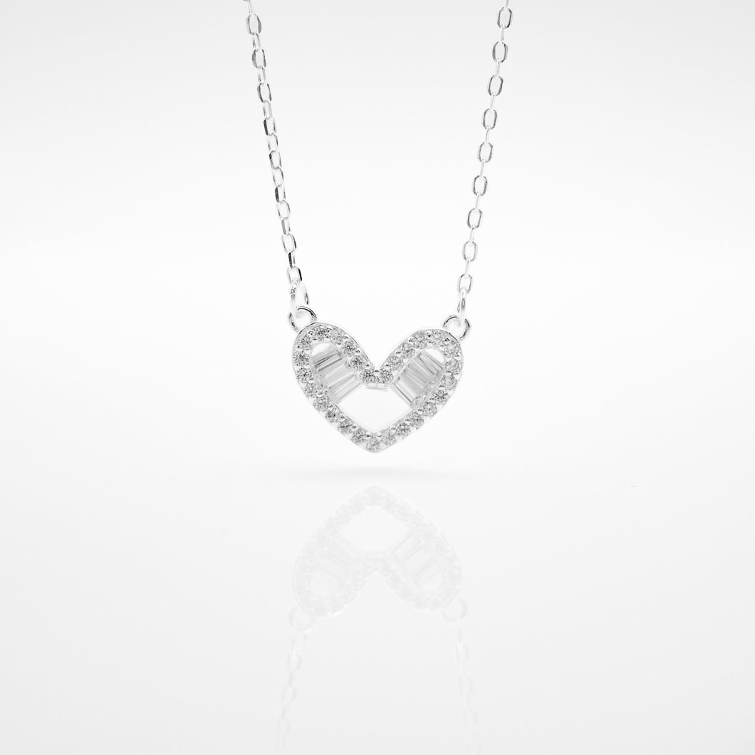 925 sterling silver heart motif crystal necklace with adjustable extension chain.
Perfect gift BFF,for lover,beautiful accessories,suitable for traveling,Romantic surprise.925 純銀四葉貝母晶鑽項鍊，獨特的禮物，浪漫驚喜，告白禮物，優雅時尚，適合約會穿搭，母親節禮物推薦。
