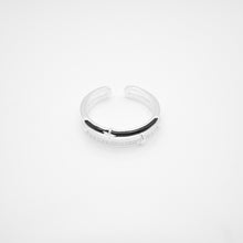 Load image into Gallery viewer, 925 sterling silver black double-layer cross ring open ring with adjustable size.
graduation gift,unique design,popular style,shiny accessories,suitable for any occasion.925 純銀銀黑十字雙層開口戒，款式獨特，率性風格，不退流行的經典款，個性化飾品，浪漫禮物，約會穿搭推薦。

