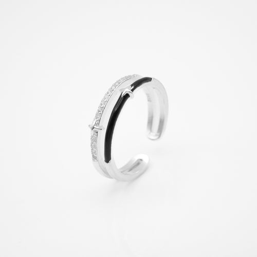 925 sterling silver black double-layer cross ring open ring with adjustable size.
graduation gift,unique design,popular style,shiny accessories,suitable for any occasion.925 純銀銀黑十字雙層開口戒，款式獨特，率性風格，不退流行的經典款，個性化飾品，浪漫禮物，約會穿搭推薦。
