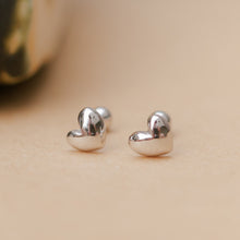 Load image into Gallery viewer, 925 sterling silver Hypoallergenic it’s suitable for sensitive skin.
cute style,childlike style,for best friend,exchanging gifts,Chinese Valentine&#39;s Day,suitable for traveling.925純銀胖胖心轉珠耳環 ，抗敏感耳環，情人節最佳送禮，可愛風格，約會穿搭必備，適合姊妹聚會，閨密同款，告白禮物。

