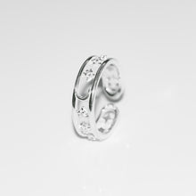 Load image into Gallery viewer, 925 sterling silver hollow star &amp; moon open ring with adjustable size.
funky design,popular style,wear every day,shiny accessories,suitable for traveling.925 純銀鏤空星月開口戒，獨特設計，適合送禮，生日禮物首選，百搭配件，優雅氣質，驚喜小物。

