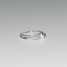 Load image into Gallery viewer, 925 sterling silver interwoven knot open pinky ring with adjustable size.
graduation gift,unique style,woman’s day,suitable for traveling,FashionJewelry,suitable for any occasion.925 純銀交錯結點開口尾戒 ，簡約時尚，百搭配件，清新風格，送給他的禮物，摯友禮物，約會穿搭推薦。

