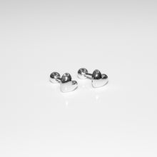 Load image into Gallery viewer, 925 sterling silver Hypoallergenic it’s suitable for sensitive skin.
cute style,childlike style,for best friend,exchanging gifts,Chinese Valentine&#39;s Day,suitable for traveling.925純銀胖胖心轉珠耳環 ，抗敏感耳環，情人節最佳送禮，可愛風格，約會穿搭必備，適合姊妹聚會，閨密同款，告白禮物。

