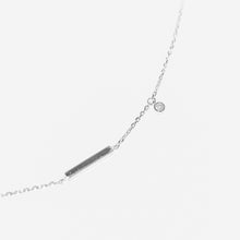 Load image into Gallery viewer, 925 sterling silver silver bar with crystal bracelet with adjustable extension chain.
delicate gift,Perfect gift BFF,trendy design,shiny accessories,Romantic surprise.925 純銀銀條單鑽手鍊，簡約百搭，生日禮物首選，母親節禮物推薦，不分性別的款式，精緻簡約，送禮推薦。


