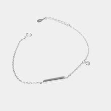 Load image into Gallery viewer, 925 sterling silver silver bar with crystal bracelet with adjustable extension chain.
delicate gift,Perfect gift BFF,trendy design,shiny accessories,Romantic surprise.925 純銀銀條單鑽手鍊，簡約百搭，生日禮物首選，母親節禮物推薦，不分性別的款式，精緻簡約，送禮推薦。

