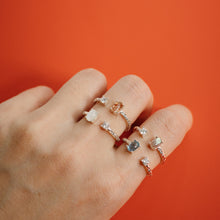 Load image into Gallery viewer, 925純銀爪鑲彩寶開口戒 925 Sterling Silver Prong Setting Natural Gemstones Ring 
Beautiful color and easy match with your daily dress. The best gift of birthday, new year, BFF and mother's day gift. 925 純銀爪鑲彩寶開口戒 ，能夠帶來正能量，適合生日送禮或自用， 獨一無二，能帶來正能量平衡氣場，減壓力及令人平和的力量等多重功效，最佳的節日禮物，閨蜜禮物，生日及情人節禮物。簡單高貴又好配搭，適合經常配戴。

