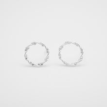 Load image into Gallery viewer, 925 sterling silver Hypoallergenic it’s suitable for sensitive skin.
Light Luxury,Intellectual Elegance,christmas gift,Perfect gift BFF,wear every day.925純銀氣質花圈耳環  ，抗敏感耳環，聖誕限定款，精緻輕奢質感，甜蜜約會搭配，適合出席各種場合。


