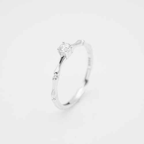 925 sterling silver Single Crystal Bamboo open ring with adjustable size.
wear every day,graduation gift,for best friend,shiny accessories,anniversary surprise.
925 純銀單鑽竹節開口戒，百搭款式，氣質優雅，適合送禮，母親節禮物，聖誕節交換禮物推薦，情人節送禮。

