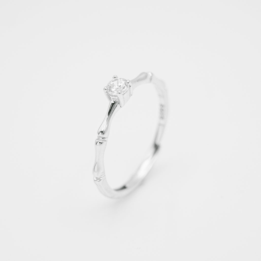 925 sterling silver Single Crystal Bamboo open ring with adjustable size.
wear every day,graduation gift,for best friend,shiny accessories,anniversary surprise.
925 純銀單鑽竹節開口戒，百搭款式，氣質優雅，適合送禮，母親節禮物，聖誕節交換禮物推薦，情人節送禮。
