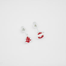 Load image into Gallery viewer, 925 sterling silver Hypoallergenic it’s suitable for sensitive skin.
Romantic Surprise,Perfect Glamorous,A Gift of Cheer,Christmas gift exchange,Christmas gift exchange.925純銀歡樂聖誕轉珠耳環，簡約精緻，童趣款式，完美配件，浪漫禮物，聖誕穿搭，節日魅力，聖誕限定款。

