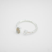 Load image into Gallery viewer, 925純銀爪鑲彩寶開口戒 925 Sterling Silver Prong Setting Natural Gemstones Ring 
Beautiful color and easy match with your daily dress. The best gift of birthday, new year, BFF and mother's day gift. 925 純銀爪鑲彩寶開口戒 ，能夠帶來正能量，適合生日送禮或自用， 獨一無二，能帶來正能量平衡氣場，減壓力及令人平和的力量等多重功效，最佳的節日禮物，閨蜜禮物，生日及情人節禮物。簡單高貴又好配搭，適合經常配戴。

