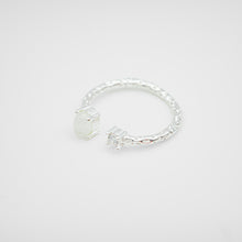 Load image into Gallery viewer, 925純銀爪鑲彩寶開口戒 925 Sterling Silver Prong Setting Natural Gemstones Ring 
Beautiful color and easy match with your daily dress. The best gift of birthday, new year, BFF and mother's day gift. 925 純銀爪鑲彩寶開口戒 ，能夠帶來正能量，適合生日送禮或自用， 獨一無二，能帶來正能量平衡氣場，減壓力及令人平和的力量等多重功效，最佳的節日禮物，閨蜜禮物，生日及情人節禮物。簡單高貴又好配搭，適合經常配戴。

