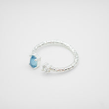 Load image into Gallery viewer, 925純銀爪鑲彩寶開口戒 925 Sterling Silver Prong Setting Natural Gemstones Ring 
Beautiful color and easy match with your daily dress. The best gift of birthday, new year, BFF and mother's day gift. 925 純銀爪鑲彩寶開口戒 ，能夠帶來正能量，適合生日送禮或自用， 獨一無二，能帶來正能量平衡氣場，減壓力及令人平和的力量等多重功效，最佳的節日禮物，閨蜜禮物，生日及情人節禮物。簡單高貴又好配搭，適合經常配戴。

