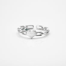 Load image into Gallery viewer, 925 sterling silver frosted heart chain open ring with adjustable size.
Matte finish,Edgy style,Modern aesthetic,Statement piece,best gift for birthday.
925 純銀鎖鍊磨砂愛心開口戒，前衛時髦，甜美帥氣的設計，百搭單品，送給她的禮物，西洋情人節送禮，情人節浪漫贈禮。

