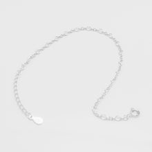 Load image into Gallery viewer, 925 sterling silver hollow rhombus link bracelet with adjustable extension chain.
special day gift,unique design,best gift for birthday,woman’s day,suitable for everyone.925 純銀簡約菱形手鍊，可單戴可混搭，日常簡約風，為穿搭增加亮點，百搭配件，周年紀念禮物。

