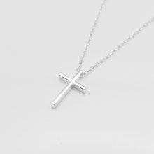 Load image into Gallery viewer, 925 sterling silver minimalist cross necklace with adjustable extension chain,Minimalist style,Surprise Gifts,unisex accessories,mother's Day,anniversary surprise.925 純銀極簡素面十字架項鍊 ，日常穿搭首選，神的禮物，極致簡約，不退流行的經典款，母親節心意。
