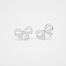 Load image into Gallery viewer, 925 sterling silver Hypoallergenic it’s suitable for sensitive skin.
Perfect accessory,elegant style,suitable for any occasion,unique design.
925純銀蕾絲蝴蝶結耳環，氣質優雅，婚禮穿搭必備，浪漫約會穿搭，情人節送禮推薦，送給她的禮物。

