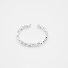 Load image into Gallery viewer, 925 sterling silver thin chain open pinky ring with adjustable size.
Perfect gift BFF,wear every day,unique style,woman’s day,suitable for any occasion.
925 純銀細鎖鍊開口尾戒 ，簡約風格，日常穿搭首選，生日禮物推薦，不退流行的經典款，畢業禮物。

