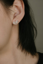 Load image into Gallery viewer, 925 sterling silver Hypoallergenic it’s suitable for sensitive skin.
Perfect accessory,elegant style,suitable for any occasion,unique design.
925純銀蕾絲蝴蝶結耳環，氣質優雅，婚禮穿搭必備，浪漫約會穿搭，情人節送禮推薦，送給她的禮物。

