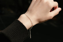 Load image into Gallery viewer, 925 sterling silver hollow rhombus link bracelet with adjustable extension chain.
special day gift,unique design,best gift for birthday,woman’s day,suitable for everyone.925 純銀簡約菱形手鍊，可單戴可混搭，日常簡約風，為穿搭增加亮點，百搭配件，周年紀念禮物。

