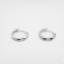 Load image into Gallery viewer, 925純銀｜幾何菱面耳扣 Geometric Faceted Hoop Earrings｜E406
