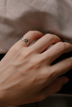 Load image into Gallery viewer, 925 sterling silver braid pinky ring open ring with adjustable size.
simple design,daily jewelry,suitable for any occasion,FashionJewelry,unisex accessories,Teacher’s Day gift.925 純銀編織開口尾戒，簡約百搭，犒賞自己的禮物，適合天天配戴，周年紀念禮物，送給朋友的生日禮物，交換禮物推薦。

