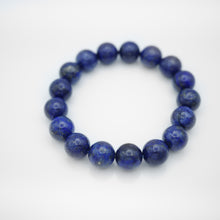 Load image into Gallery viewer, Natural Lapis Bracelet with beautiful deep blue color &amp; gold foiled. Everyone piece is unique. Best gift for your best friend/ BFF, birthday gift, valantine&#39;s day gift and daily wear. 天然青金石手鏈， 每一條都是獨一無二深藍色彩配金片，青金石能提升財富運及人緣，減壓力及令人平和的力量，最佳的節日禮物，閨蜜禮物，生日及情人節禮物。彈力線設計，可調節長度，簡單高貴又易佩搭，適合經常配戴。

