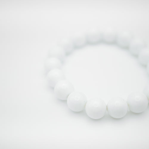 Tridacna stone bracelet natural crystal stone. Special gift, blessing gift,birthday gift,daily wear,for everyone. 硨磲手鏈， 硨磲石保有平安功效，提升智慧，告白禮物，母親節禮物，純淨簡單好搭配，適合天天配戴。彈力線設計，可調節長度，簡單易佩搭，適合經常配戴。