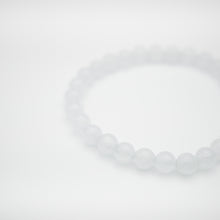 Load image into Gallery viewer, Beautiful Natural Moonstone Bracelet with shinny illusion color. Everyone piece is unique. Best gift for your best friend/ BFF, birthday gift, valantine&#39;s day gift and daily wear. 天然月光石手鏈， 每一條都是獨一無二閃藍光幻彩，拉長石能提升愛情運，感壓力及令人平和的力量，最佳的節日禮物，閨蜜禮物，生日及情人節禮物。彈力線設計，可調節長度，簡單易佩搭，適合經常配戴。
