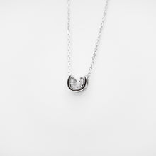 Load image into Gallery viewer, 925 sterling silver horseshoe necklace with adjustable extension chain. lucky accessories,wear every day,Perfect gift BFF,meaningful gift,shiny accessories,suitable for any occasion.925 純銀幸運小馬蹄項鍊，閃亮配件，簡約好搭配，各種場合都可配戴，祝福禮物，適合生日送禮，給愛人的禮物。

