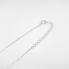 Load image into Gallery viewer, 925 sterling silver horseshoe necklace with adjustable extension chain. lucky accessories,wear every day,Perfect gift BFF,meaningful gift,shiny accessories,suitable for any occasion.925 純銀幸運小馬蹄項鍊，閃亮配件，簡約好搭配，各種場合都可配戴，祝福禮物，適合生日送禮，給愛人的禮物。
