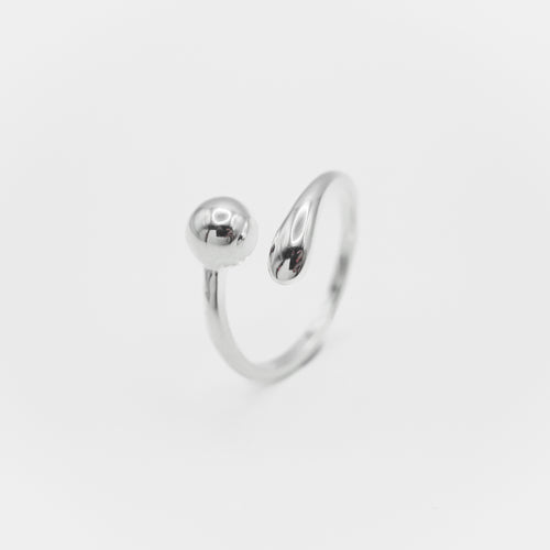 925 sterling silver Hypoallergenic it’s suitable for sensitive skin. special day gift,Perfect gift BFF,wear every day,unique style,popular style,suitable for traveling.925純銀抹黑麻花耳扣 ，抗敏感耳環，百搭配件，高調風格，中性時尚，畢業禮物，日常配件，簡約時尚。
