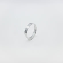 Load image into Gallery viewer, 999 sterling silver unisex wide ring open ring with adjustable size. Couple accessories,for lover,anniversary gift,wear every day,anniversary surprise,Perfect gift.999 純銀光面素寬開口戒，情侶對戒，簡約時尚款式，不分尺寸，不分男女，可天天配戴，簡單好搭配款式。
