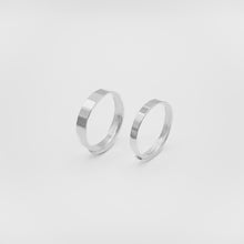 Load image into Gallery viewer, 999 sterling silver unisex wide ring open ring with adjustable size. Couple accessories,for lover,anniversary gift,wear every day,anniversary surprise,Perfect gift.999 純銀光面素寬開口戒，情侶對戒，簡約時尚款式，不分尺寸，不分男女，可天天配戴，簡單好搭配款式。
