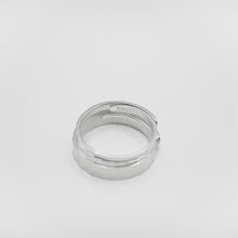 Load image into Gallery viewer, 999 sterling silver unisex wide ring open ring with adjustable size. Couple accessories,for lover,anniversary gift,wear every day,anniversary surprise,Perfect gift.999 純銀光面素寬開口戒，情侶對戒，簡約時尚款式，不分尺寸，不分男女，可天天配戴，簡單好搭配款式。
