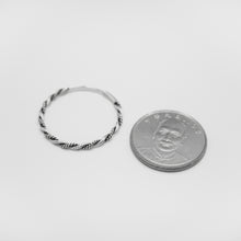 Load image into Gallery viewer, 925 sterling silver Hypoallergenic it’s suitable for sensitive skin. special day gift,Perfect gift BFF,wear every day,unique style,popular style,suitable for traveling.925純銀抹黑麻花耳扣 ，抗敏感耳環，百搭配件，高調風格，中性時尚，畢業禮物，日常配件，簡約時尚。
