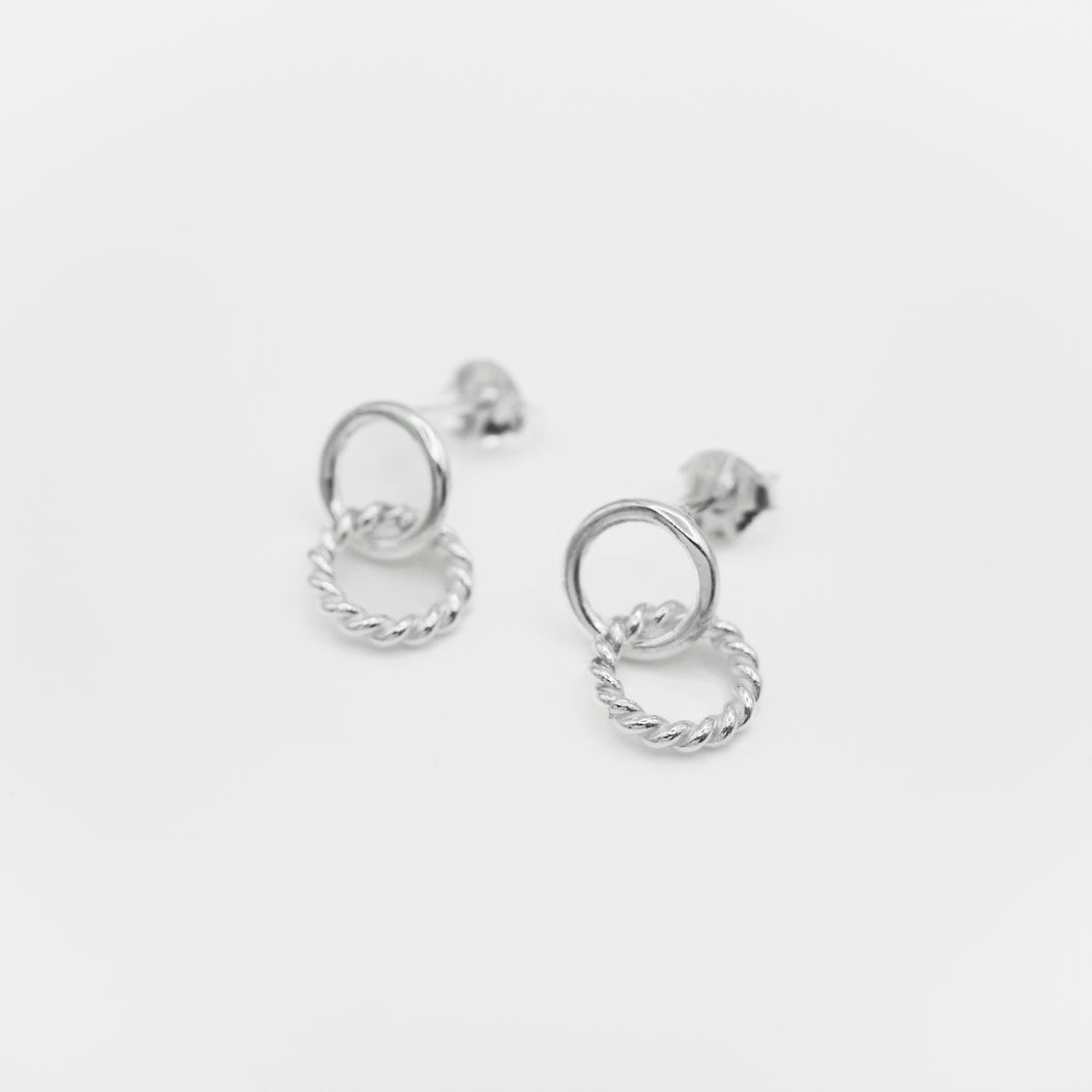 925 sterling silver Hypoallergenic it’s suitable for sensitive skin. classic design,childlike style,FashionJewelry,gift for her,sweet and delicate,anniversary surprise.925純銀可頌甜甜圈耳環 ，抗敏感耳環，送給好朋友的禮物，約會穿搭，日常配件，可愛精緻風格，百搭配件。