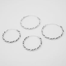 Load image into Gallery viewer, 925純銀｜抹黑麻花耳扣 Anti-Tarnish Twist Hoop Earrings｜E373
