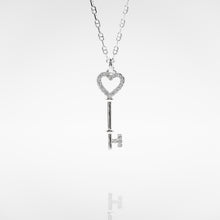 Load image into Gallery viewer, Beautiful and vintage Necklace is made of 925 Sterling Silver which is your basic jewellery. Best fit with career dress for daily work. This cool &amp; vintage design is from our designer jewelry collection. 925 純銀心型水鑽鑰匙項鏈，甜美氣質款式，閨蜜禮物，適合出席各種場合，情人節禮物。
