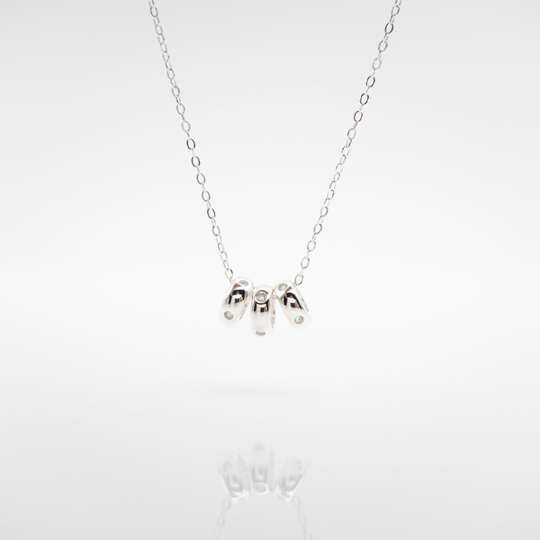 925 sterling silver twisted circle necklace with adjustable extension chain. Best gift for mother's Day, anniversary, birthday. Charm style, beautiful gift, daily jewelry, Sister Gift, Christmas Gift. 925 純銀三圈項鏈，氣質大方，情人節禮物，七夕情人節禮物，閨蜜禮物，簡約易搭