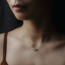 Load image into Gallery viewer, 925 sterling silver three flowers necklace with adjustable extension chain. christmas gift,anniversary gift,daily wear,best gift for birthday,romantic style,Dainty Jewellery.925 純銀三朵小花項鍊，周年紀念禮物，姊妹聚會穿搭，告白禮物，夏日飾品，適合約會穿搭，交換禮物首選，清新甜美風格。

